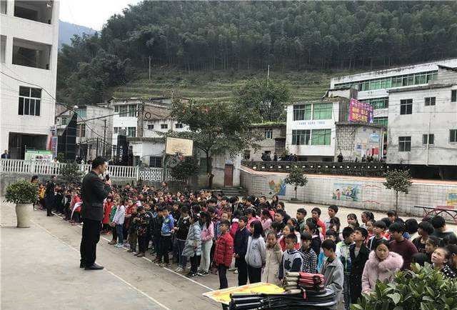 筠連縣第三中學(xué)校園風采