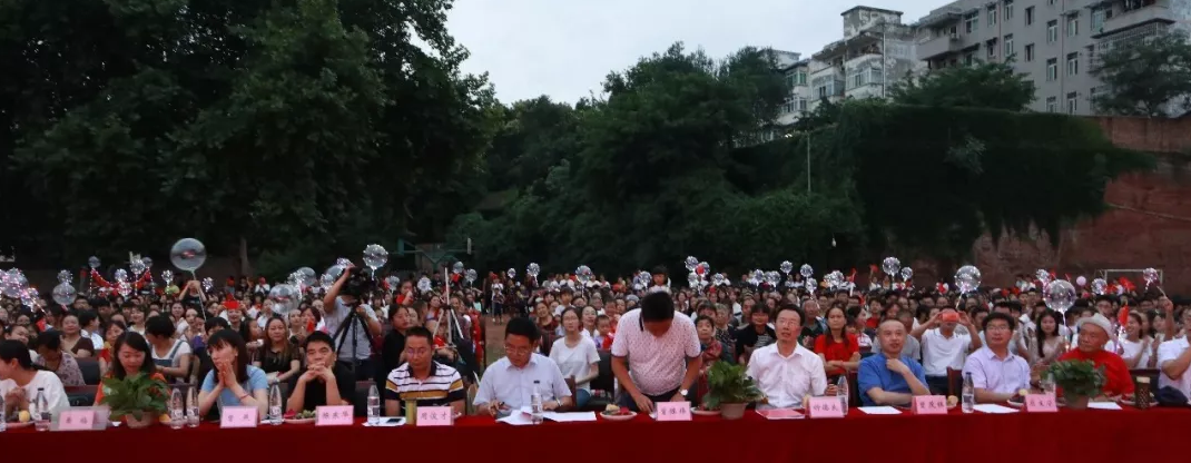 慶建國70周年，展賈中教師風采——賈家中學舉行教師藝術(shù)節(jié)