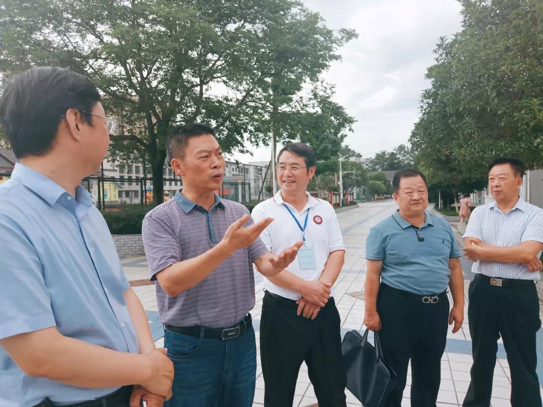 雅安市人大常委會黨組成員、副主任李勇一行蒞臨視察