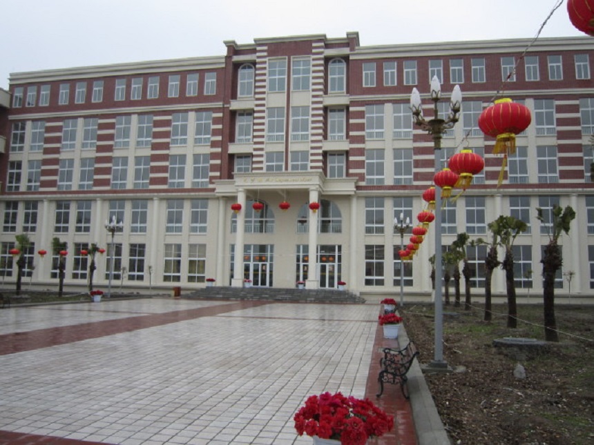 四川師范大學(xué)附屬第三實驗中學(xué)聯(lián)系電話是多少？