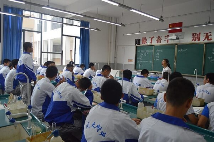 四川大學(xué)附屬中學(xué)2018年招生人數(shù)是多少？