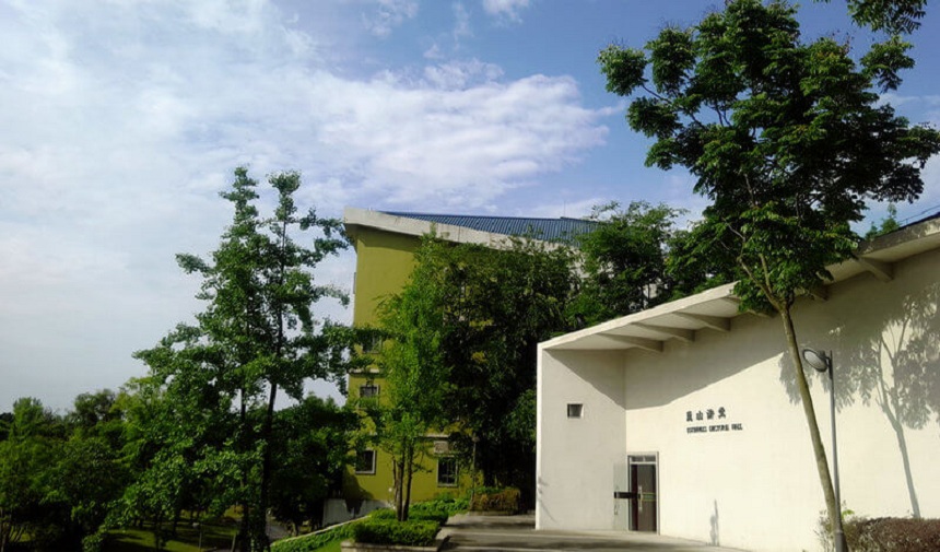 成都實(shí)驗(yàn)外國(guó)語學(xué)校（西區(qū)）是公辦還是民辦？