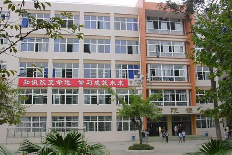 新都二中校園環(huán)境怎么樣？