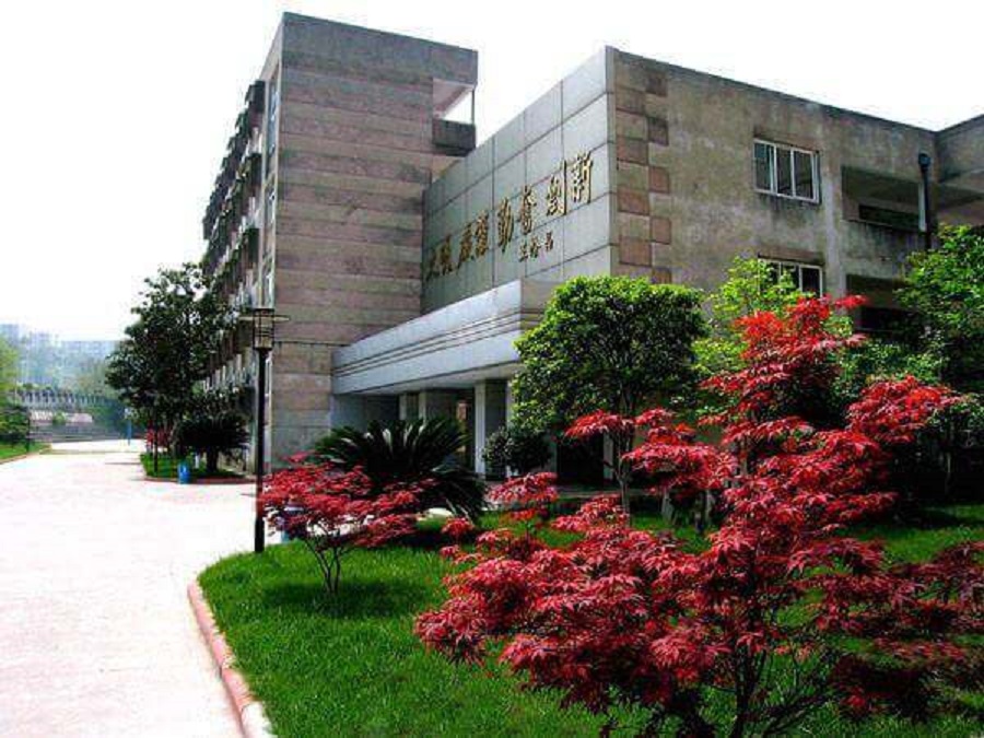 四川省科學(xué)城第一中學(xué)校園環(huán)境怎么樣？