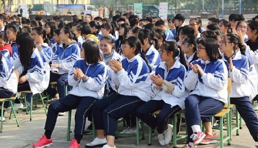 資陽(yáng)外國(guó)語(yǔ)學(xué)校環(huán)境、教學(xué)設(shè)施好不好？