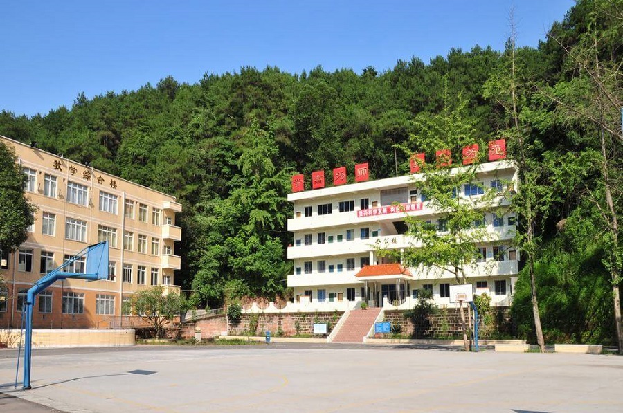 樂山四中地址在哪里？
