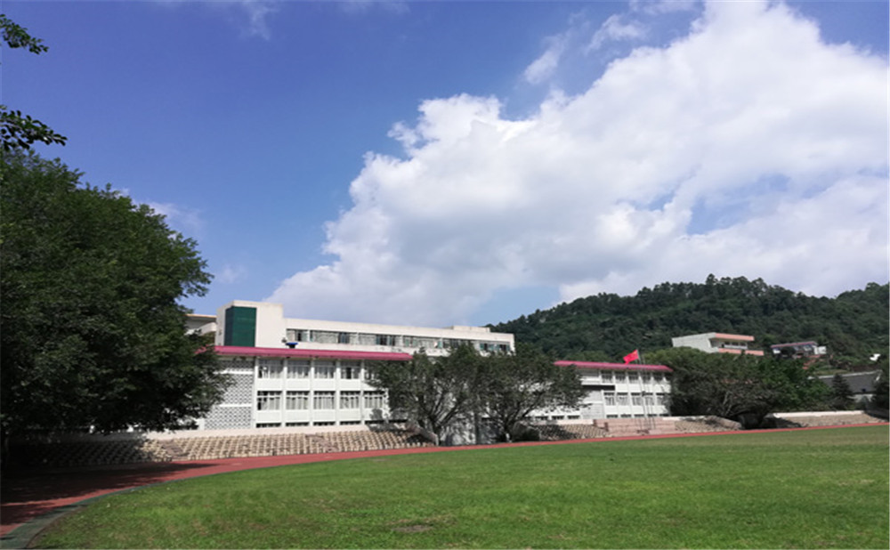 五通橋中學(xué)校園環(huán)境怎么樣？