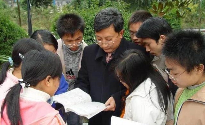 倉(cāng)山中學(xué)是公辦高中嗎？