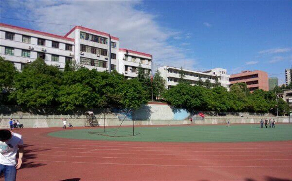 通江縣實(shí)驗(yàn)中學(xué)校園環(huán)境如何？