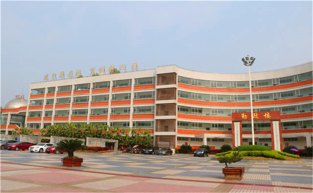 蓬溪中學(xué)的詳細地址在什么地方？