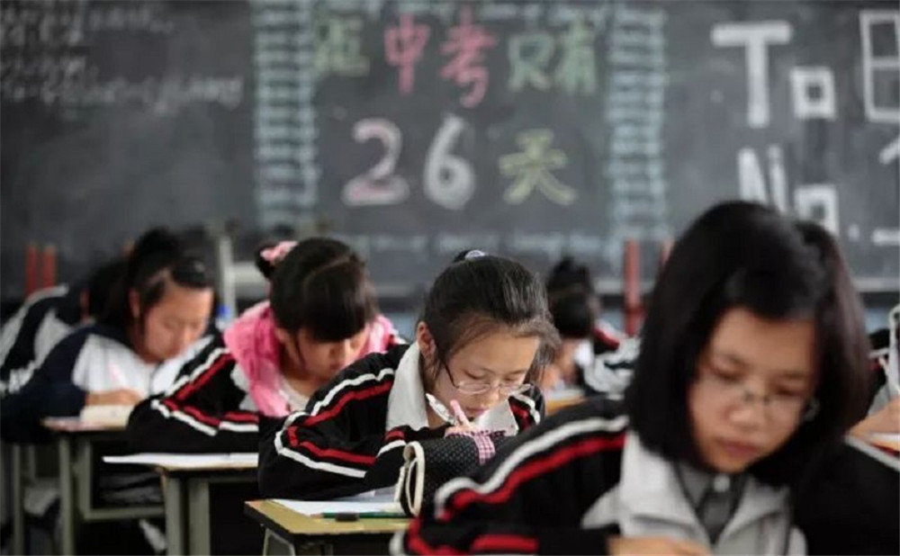 儀隴復(fù)興中學(xué)聯(lián)系電話是多少？