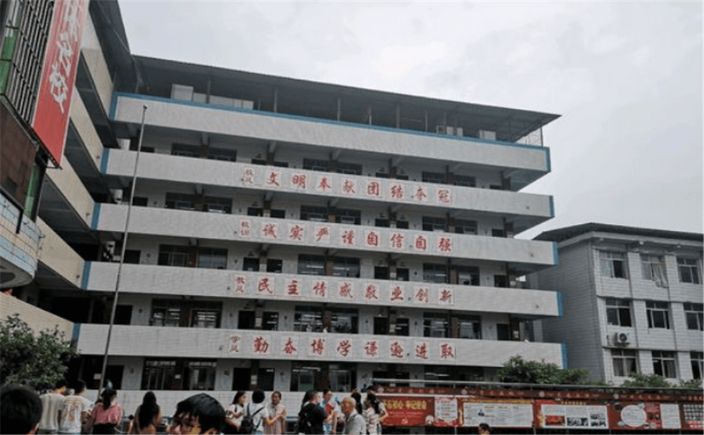 資中縣第三中學學校環(huán)境怎么樣？