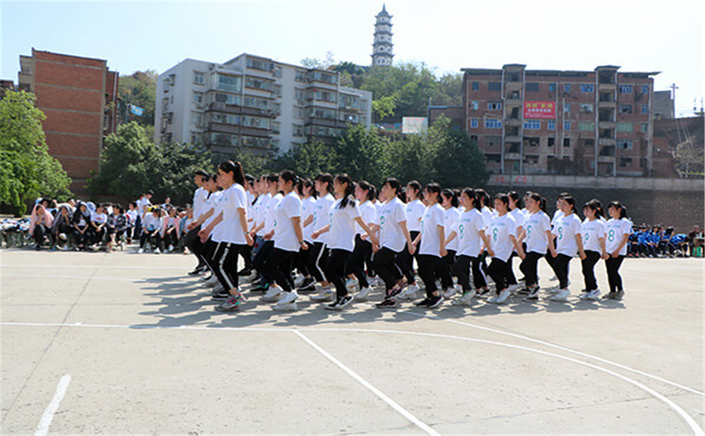 威遠縣自強中學(xué)學(xué)校詳細(xì)地址在什么地方？