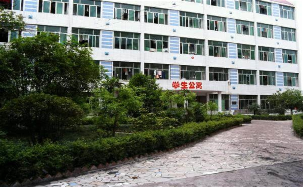 威遠(yuǎn)龍會中學(xué)2020年學(xué)校學(xué)費多少錢一年？
