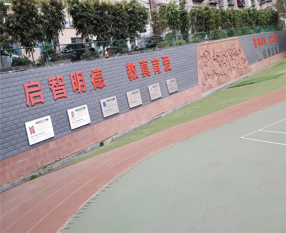 攀枝花市外國(guó)語(yǔ)學(xué)校2020年學(xué)校學(xué)費(fèi)多少錢(qián)一年？