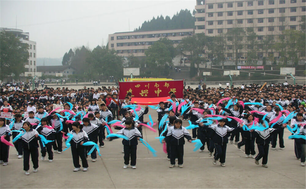 建興中學(xué)學(xué)校環(huán)境怎么樣？