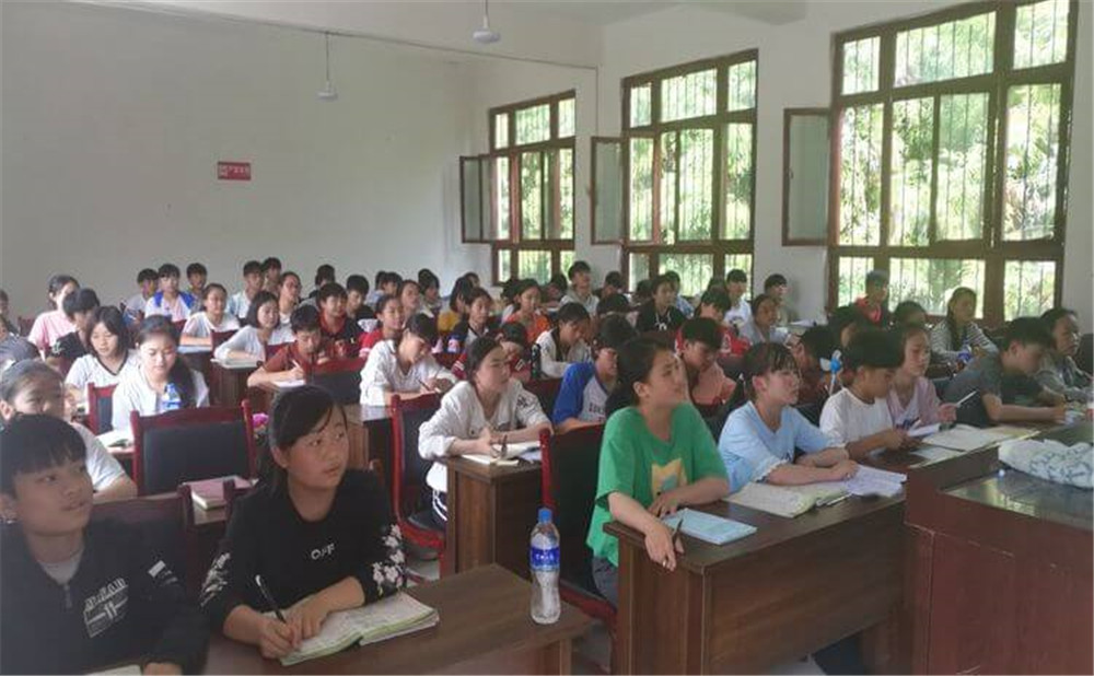 鹽源縣中學(xué)2020年的招生簡章在哪看？