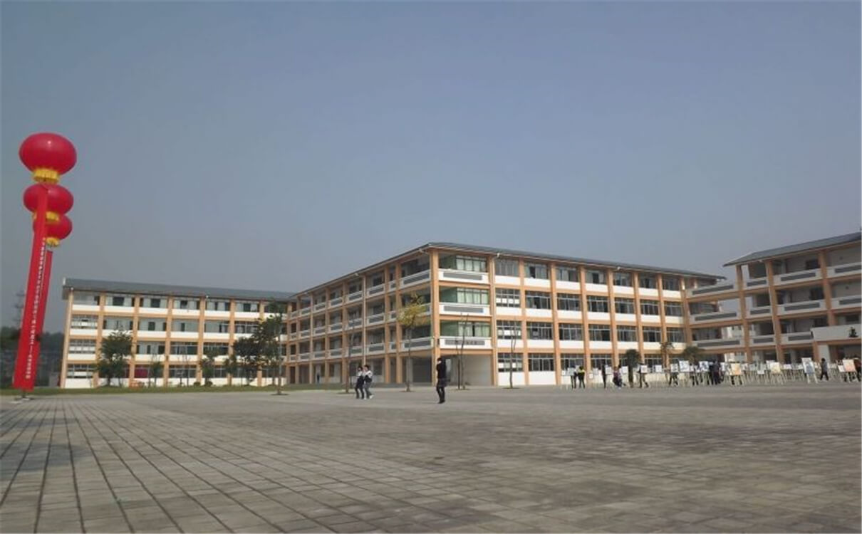 城廂中學(xué)每年的學(xué)費(fèi)是多少錢？