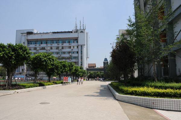 成都鐵路中學(xué)這個(gè)學(xué)校怎么樣？