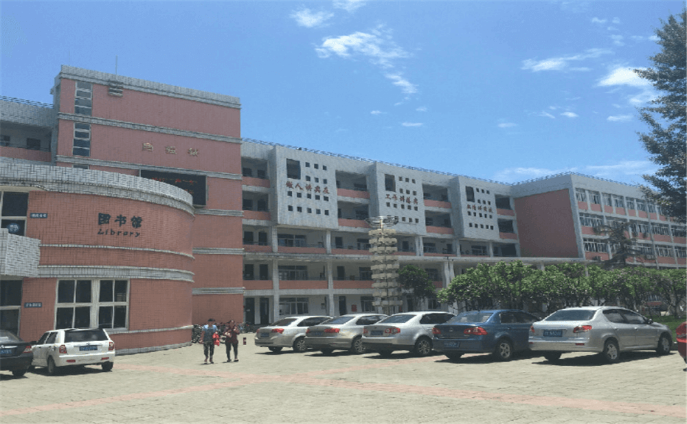 成都市籍田中學(xué)的去年錄取分?jǐn)?shù)線是多少分？