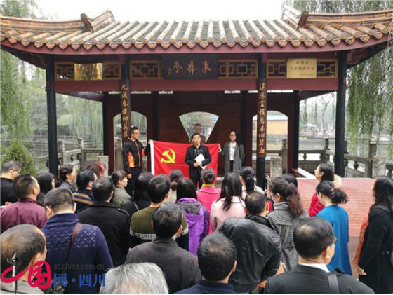 石室白馬中學一年的學費是多少？