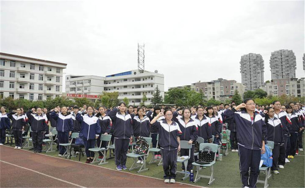 龍泉二中的去年錄取分?jǐn)?shù)線是多少分？
