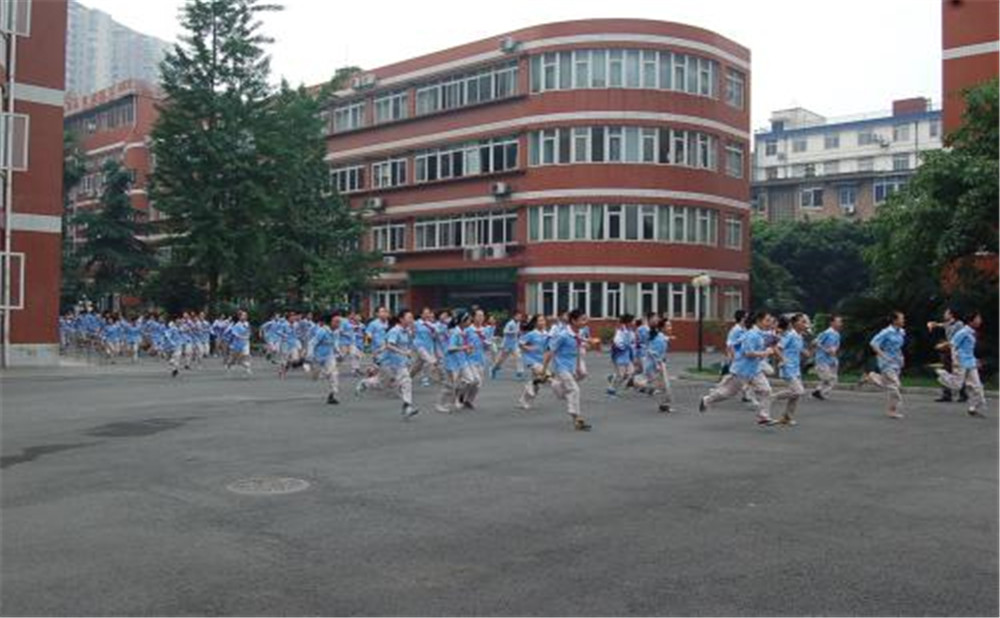 北師大成都實(shí)驗(yàn)中學(xué)的學(xué)費(fèi)是多少？