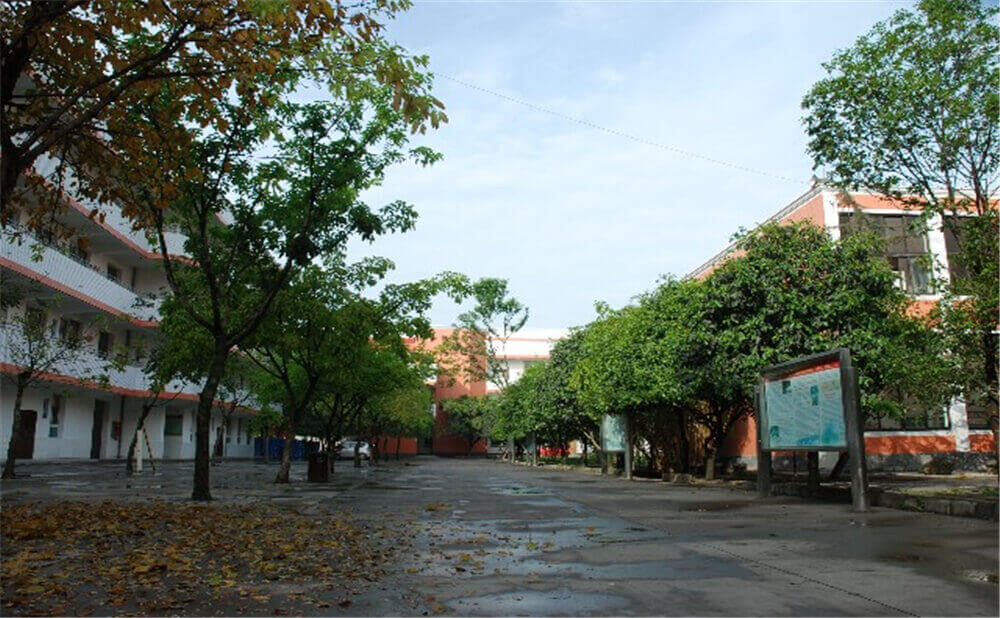 大邑中學(xué)近三年的錄取分?jǐn)?shù)是多少分？
