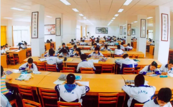 成都十二中（四川大學(xué)附屬中學(xué)）的升學(xué)率是多少？