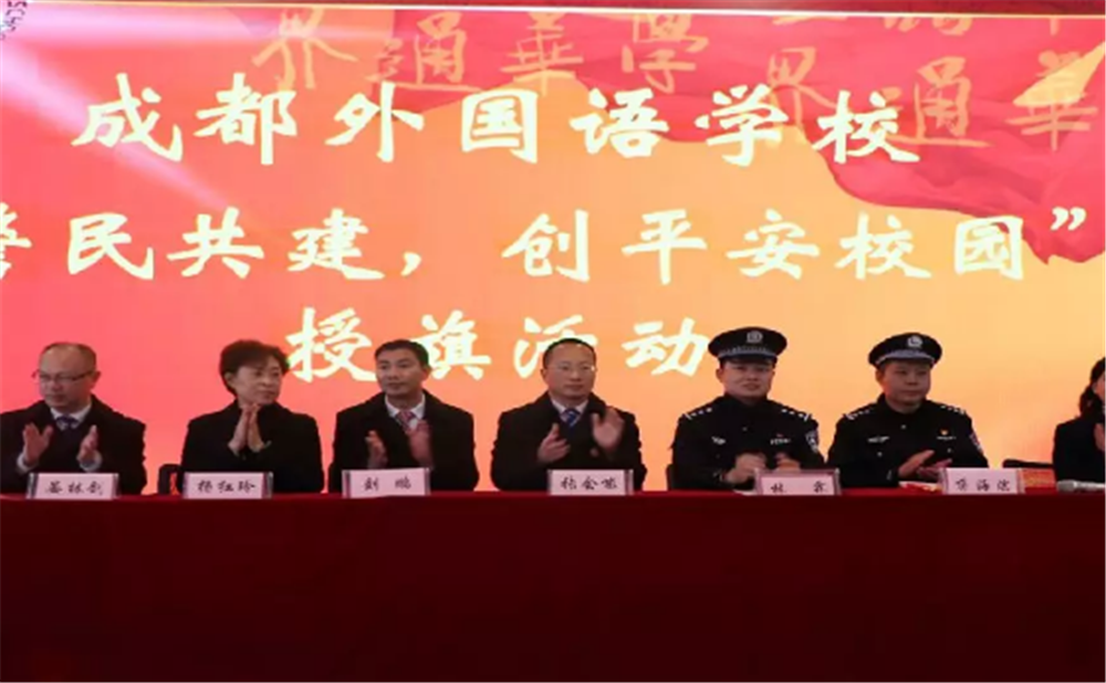 成都外國(guó)語(yǔ)學(xué)校的高中住宿怎么樣？