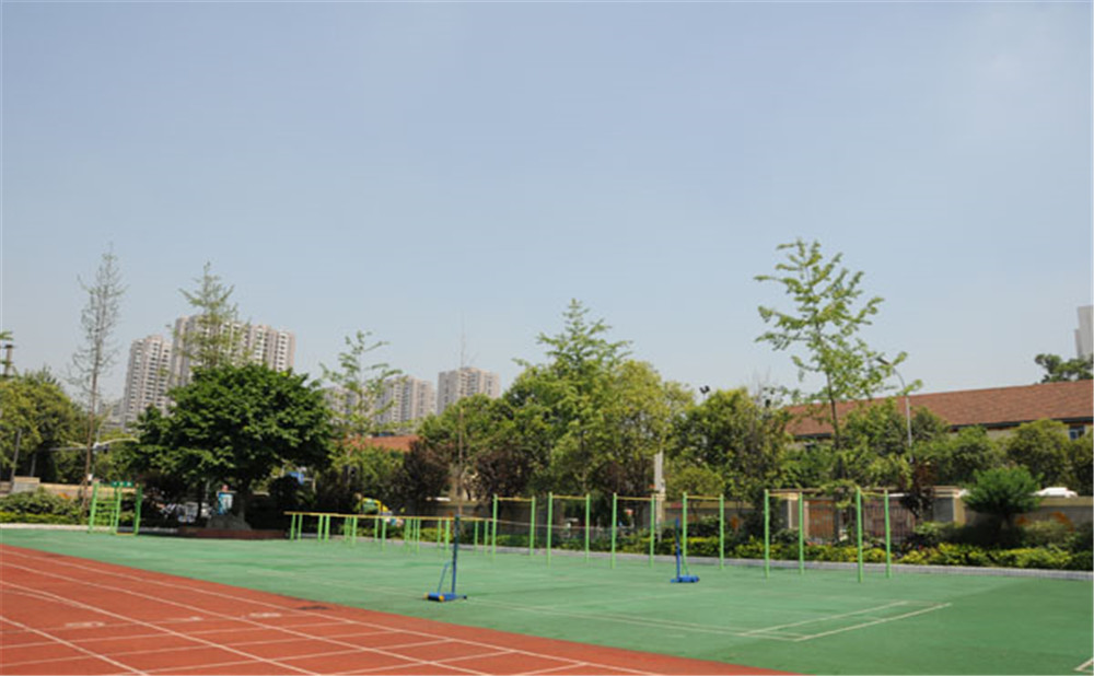 成都鐵路中學(xué)的學(xué)費(fèi)是多少？