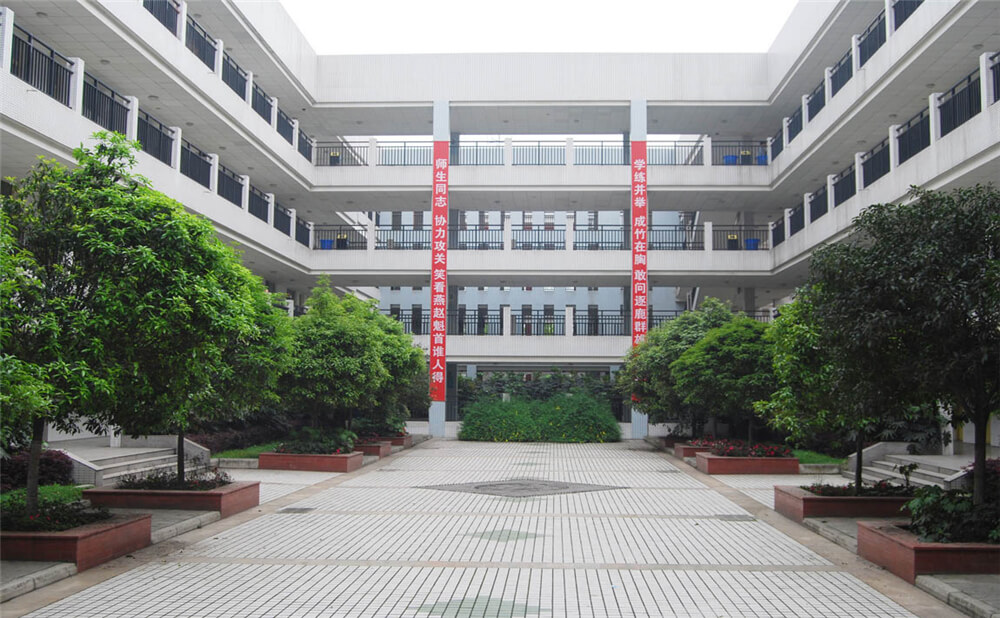 香城中學(xué)的學(xué)費(fèi)是多少錢？