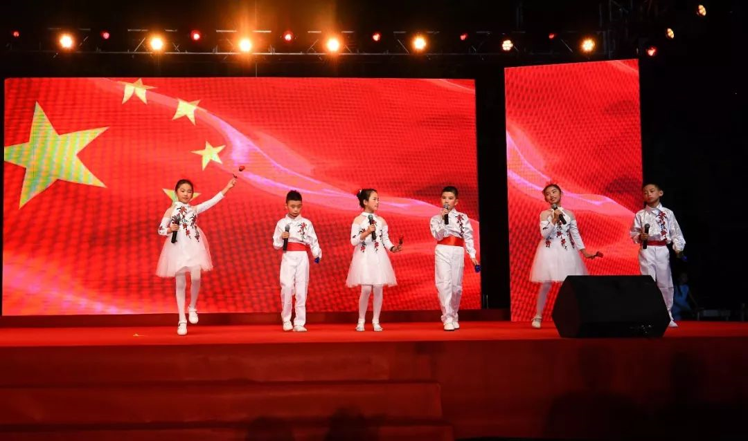 成都七中八一學(xué)校的錄取分數(shù)線是多少？