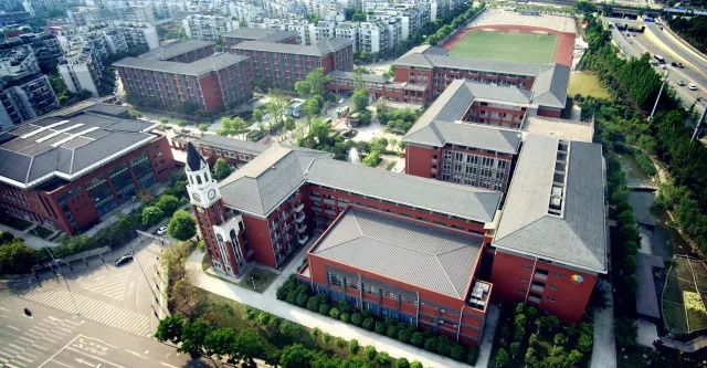 成都七中萬達學(xué)校的錄取分?jǐn)?shù)線是多少？