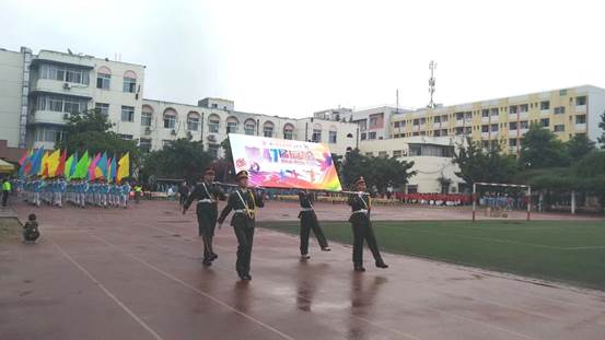 西南交通大學(xué)附屬中學(xué)高中一年的學(xué)費(fèi)是多少？