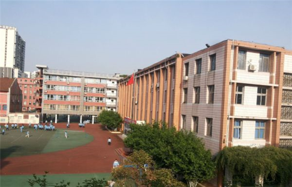 通錦中學(xué)的本科升學(xué)率是多少？