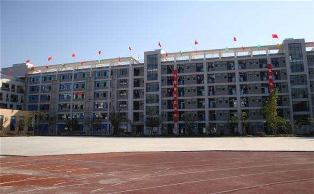 成都十二中（四川大學(xué)附屬中學(xué)）的錄取分?jǐn)?shù)是多少？