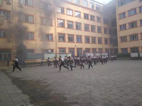 成都實(shí)驗(yàn)外國語學(xué)校的宿舍怎么樣？