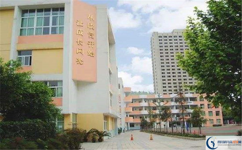 成都成飛中學(xué)高中本部的錄取分?jǐn)?shù)是多少？