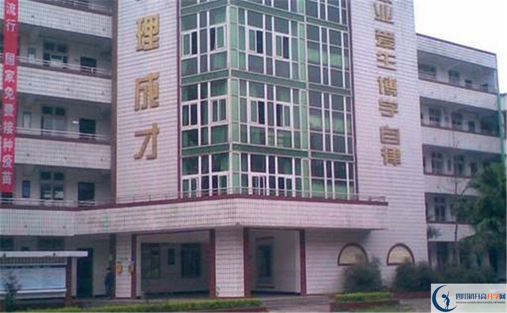 青白江中學(xué)高中部錄取分?jǐn)?shù)是多少？