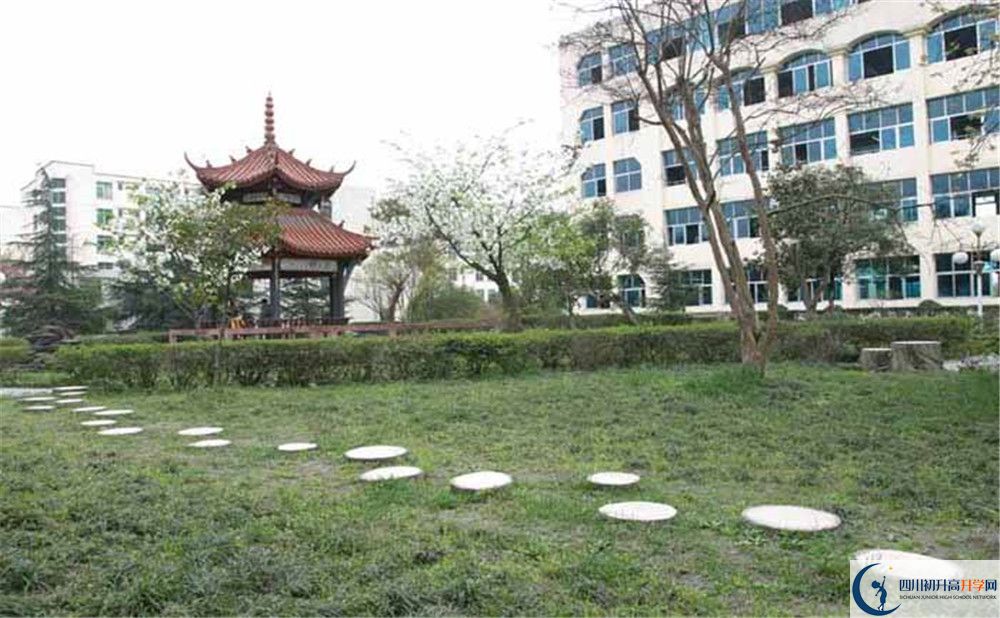 都江堰外國語實驗學(xué)校實驗班怎么樣？