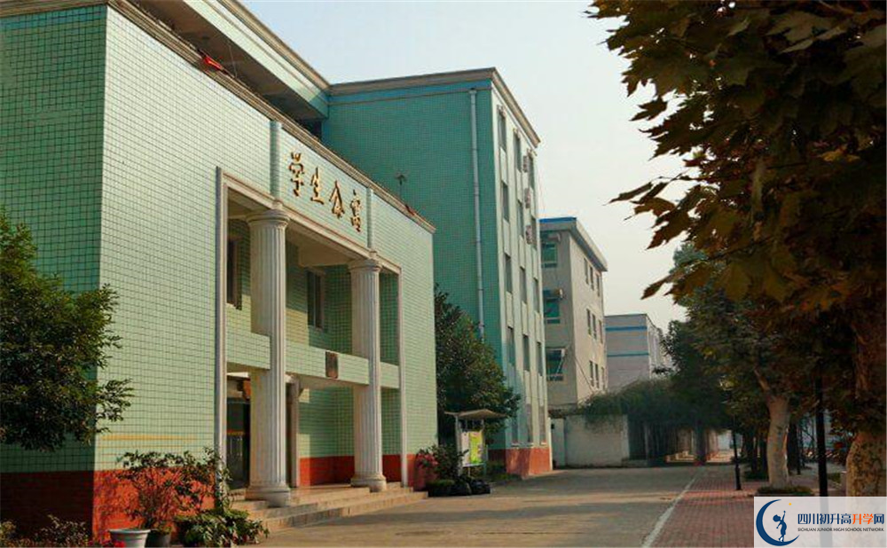 成都成飛中學(xué)2020年的分?jǐn)?shù)線是多少？