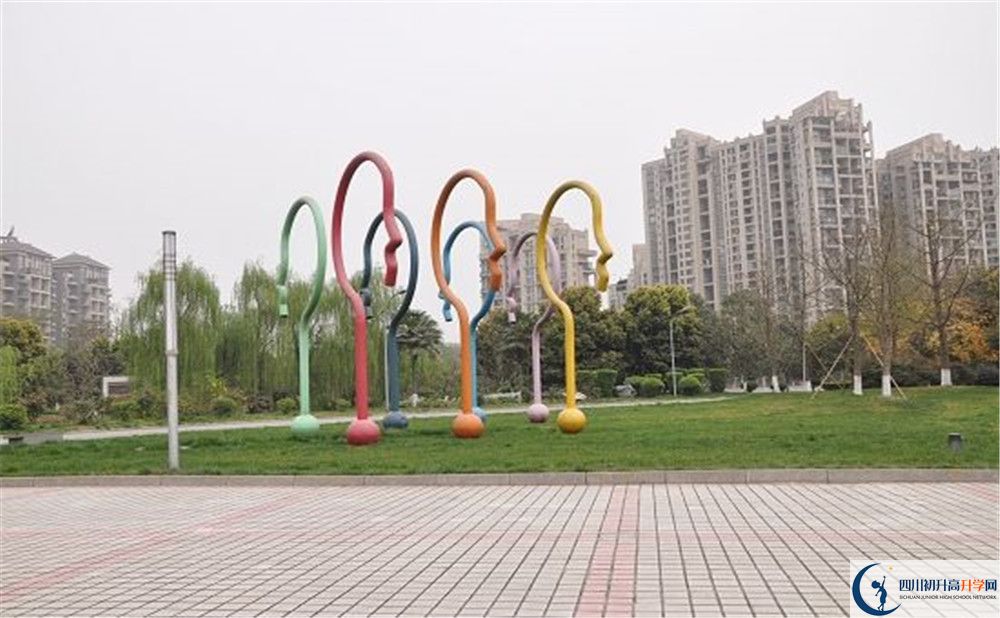成都七中實(shí)驗(yàn)學(xué)校的升學(xué)率是多少？