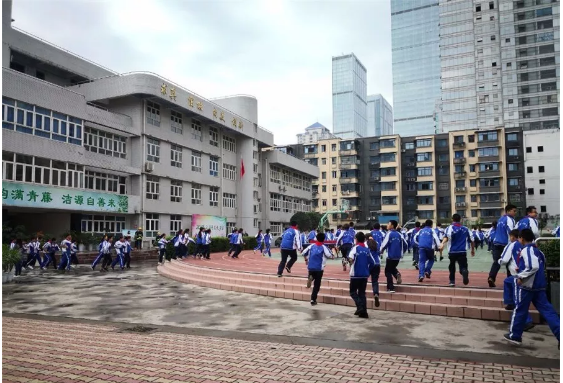成都市第十七中學的老師好不好？