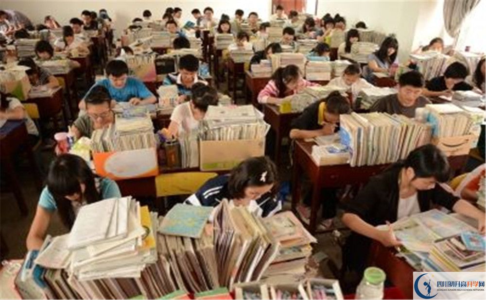 成都列五中學(xué)的招生分?jǐn)?shù)線是多少？