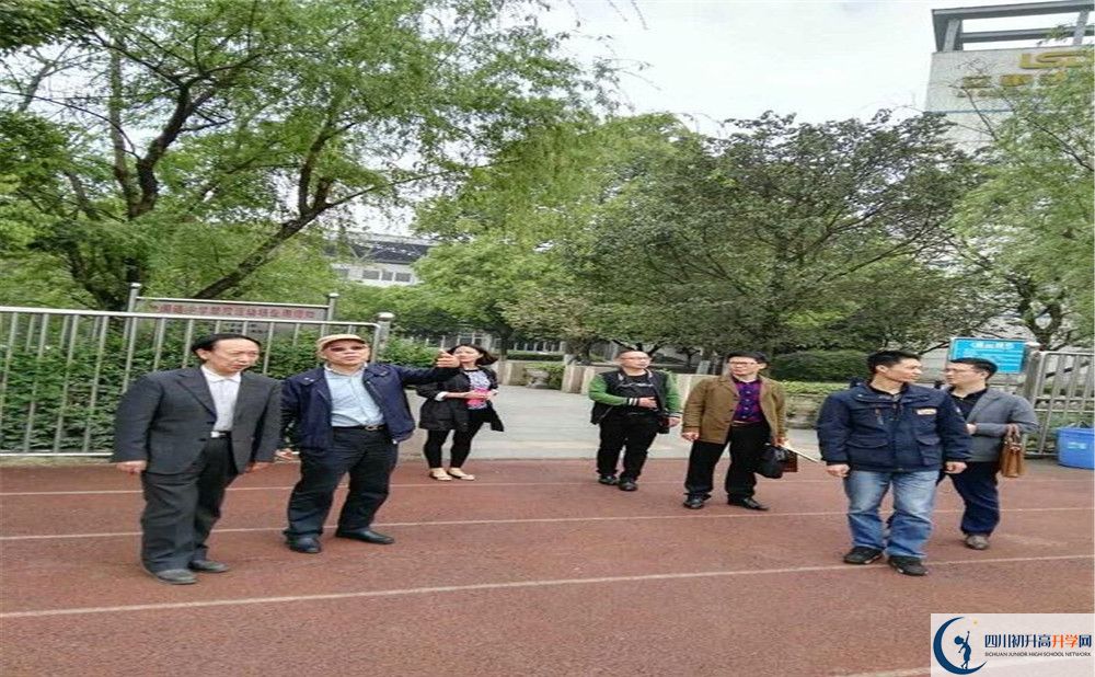成都嘉祥外國語學(xué)校一年的學(xué)費是多少？