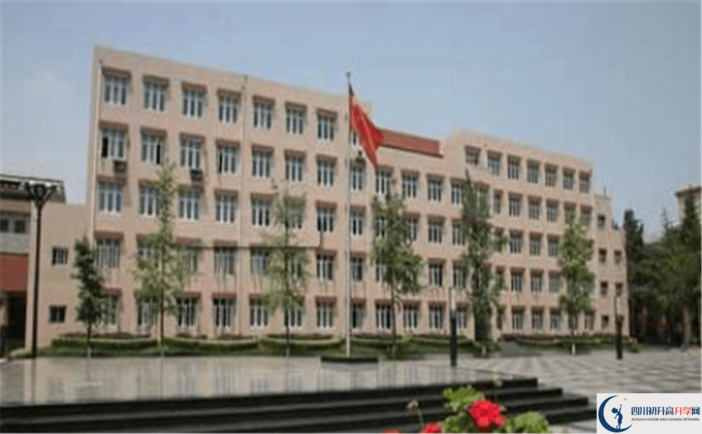成都西藏中學一年的學費是多少錢？