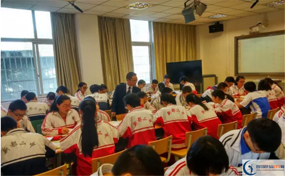 新都二中的老師好不好？