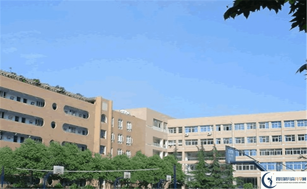 成都大學(xué)附屬中學(xué)一學(xué)期的學(xué)費(fèi)是多少錢(qián)？