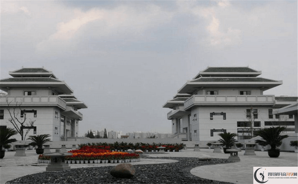 成都石室中學(xué)北湖校區(qū)一學(xué)期的學(xué)費(fèi)是多少錢？